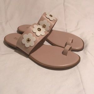 *NWOT* MICHAEL Michael Kors Sonya Flat Sandals